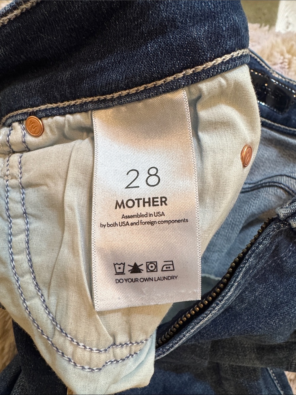 MOTHER MID RISE DAZZLER ANKLE FRAY - Picture 4 of 4